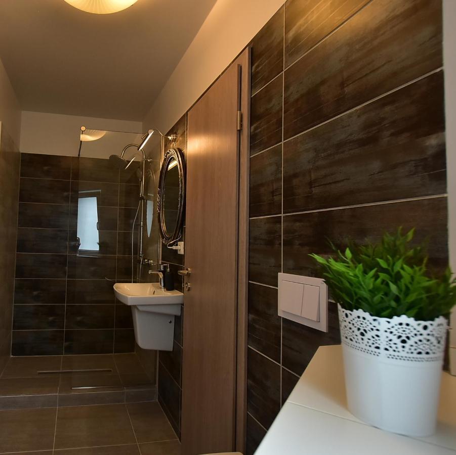 Greenwood Residence Ghiroda Exterior foto