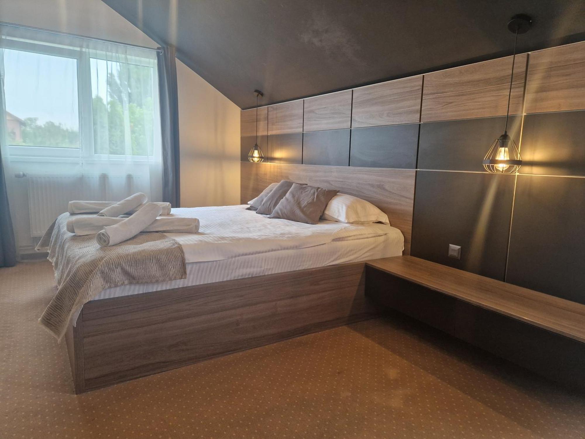Greenwood Residence Ghiroda Zimmer foto